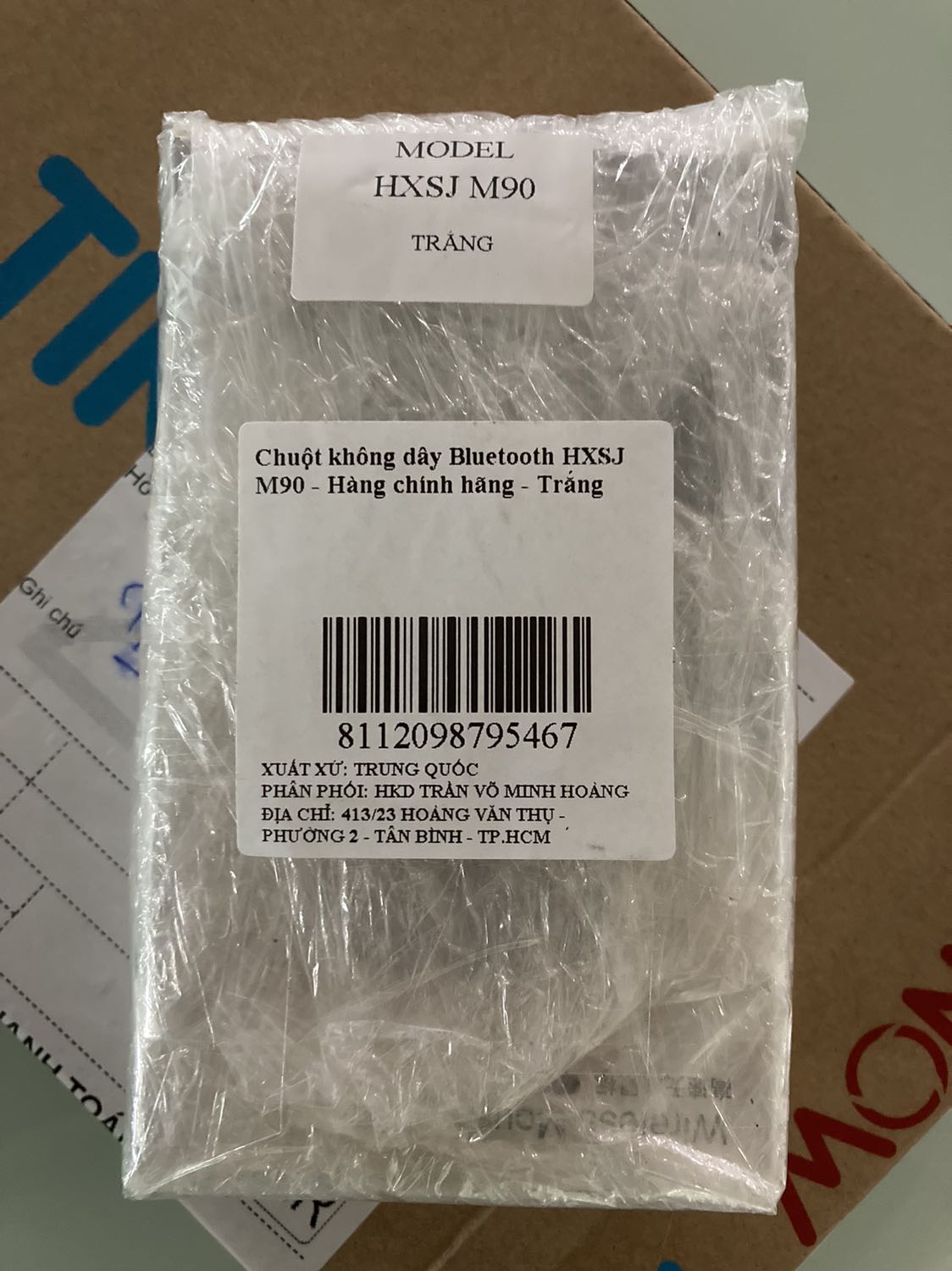 Treo đầu dê bán thịt ***. Lần đầu mua tiki mà bị vậy luôn. Tem, giá thì đúng mà cái ruột bên trong thì không phải. Đặt chuột HXSJ M90 Bluetooth nhưng giao hàng thì là con chuột ko có bluetooth. Do cần xài gấp mà cửa hàng chính hãng giao lâu nên mới chọn cửa hàng này, cuối cùng thất vọng. Nhắn tin cho shop kêu gọi tổng đài để được hướng dẫn, hơisssss. Tiki cần phải kiểm soát kỹ hơn về vấn đề như thế này ạ.