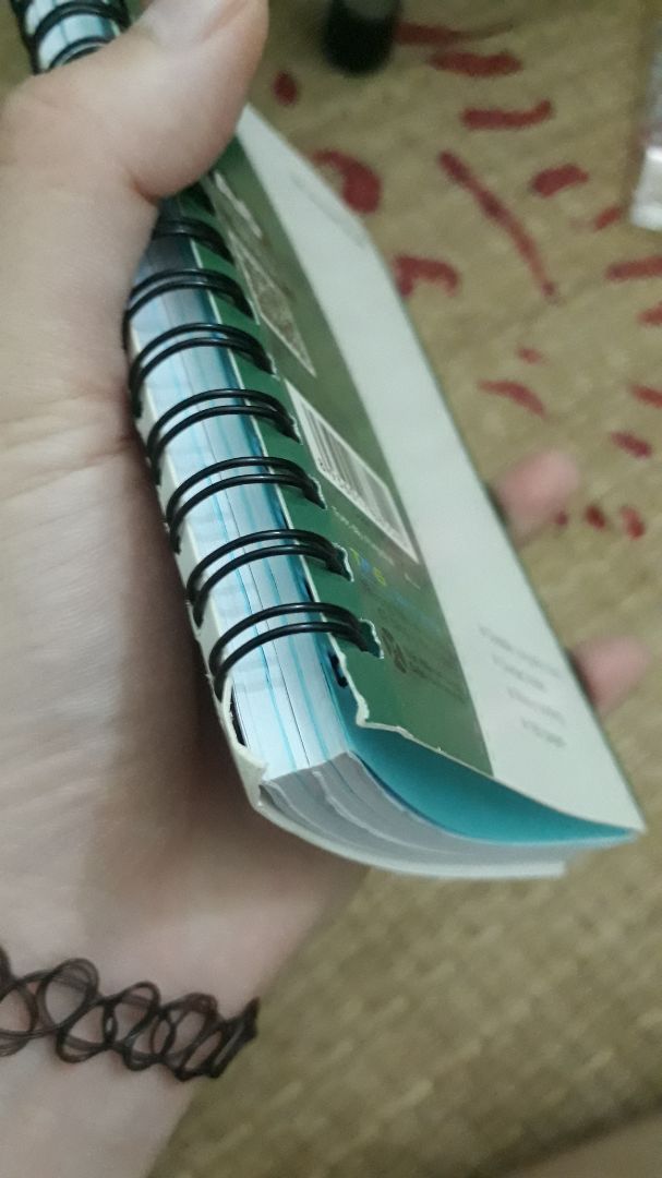 Sổ cũ, gáy và bìa gãy hết, giấy còn cắt không đều.
Quá tệ. Nếu biết vậy mình đã không mua
Tiki giao hàng còn không kèm theo bill nữa
Thất vọng!