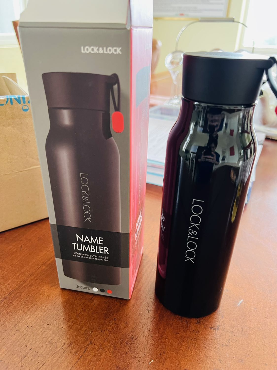 Mới đặt ngày qua mà hôm nay đã nhận được hàng rồi. Còn về sản phẩm thì luôn tin tưởng vào chất lượng của lock&lock.Mình đã mua khá nhiều sản phẩm của thương hiệu này,rất hài lòng.