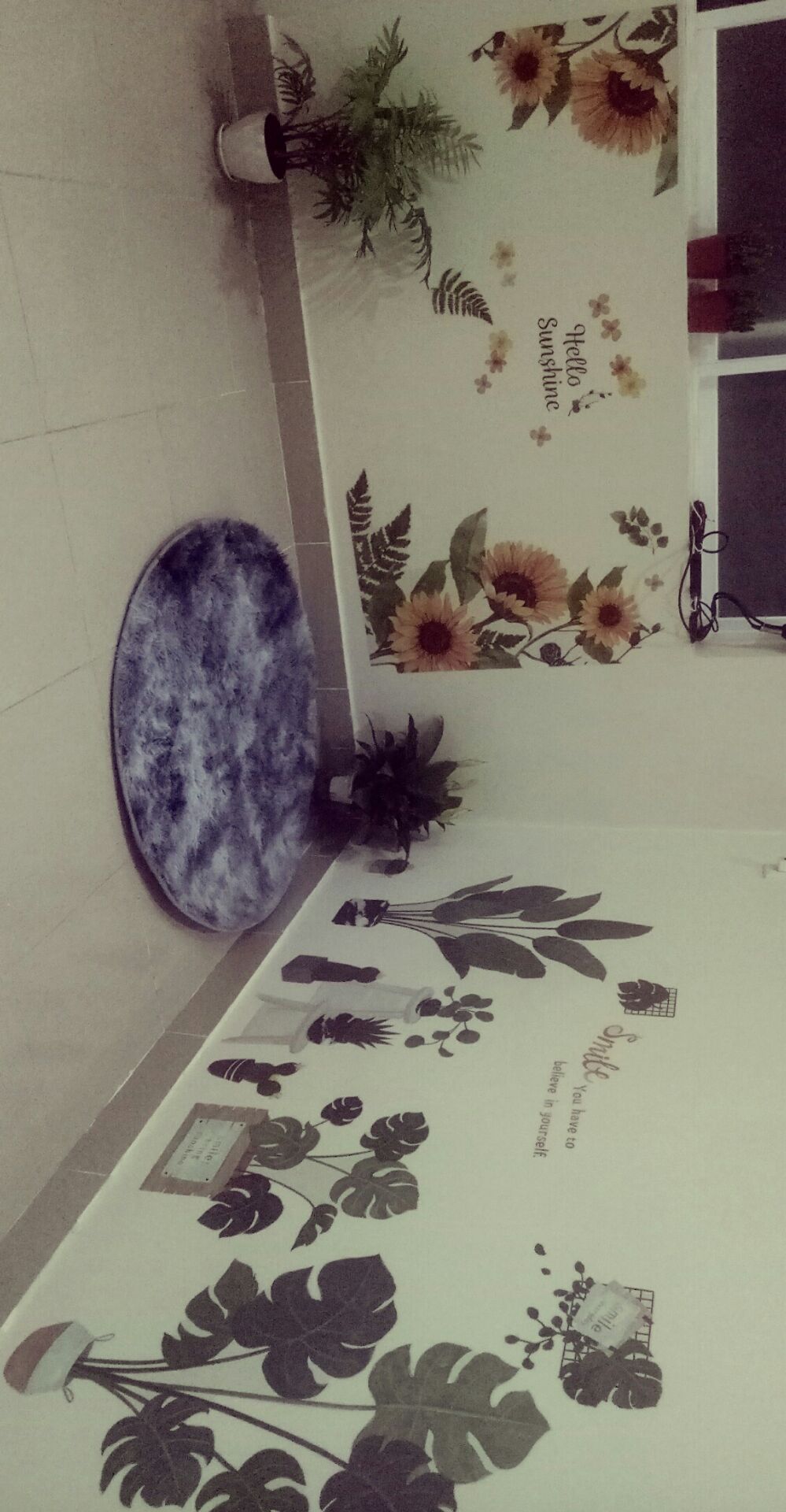 Tường màu da sẽ khó làm nổi bật decal, nói chung hài lòng