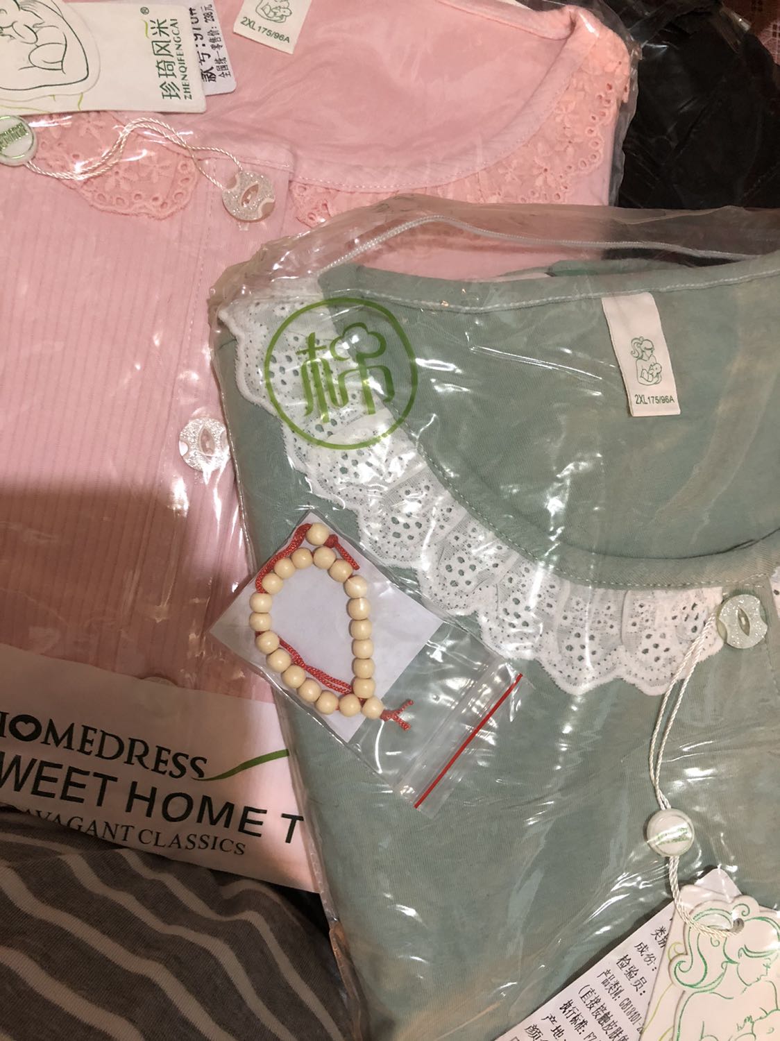 Chất vải đẹp, màu sắc như mô tả, size giống như mô tả theo cân nặng. Giao hàng nhanh