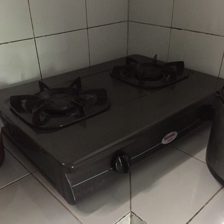 bếp nhỏ gọn,màu sắc đẹp,sang trọng,nh dễ bay lớp trống dính trên lắp chia lửa,đánh lửa còn hơi kém