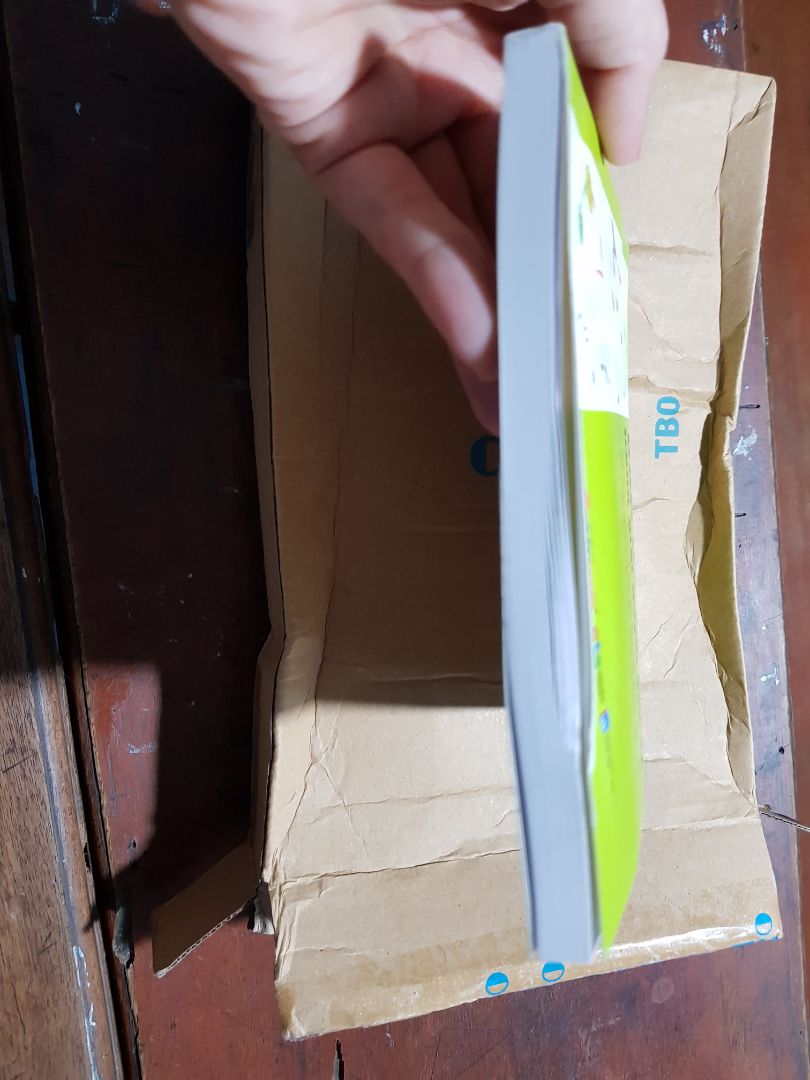 Mong Tiki kiểm tra kỹ sách trước khi đóng goia vận chuyển đến khách hàng. mình mua sách rata nhiều lần ở Tiki, và đây là lần thứ 2 thất vọng tràn trề sau cái lần mua cuốn: Làm chủ cuộc chơi. lúc đoa không hiểu vì lya do gì không thể viết đanha giá được. đối với người thích đọc sacha thì việc quyển sacha được trân giữ là rất quan trọng nên Tiki xem lại giúp mình. mong những đơn hàng sau không còn tình trạng như lần này và lần trước nữa.