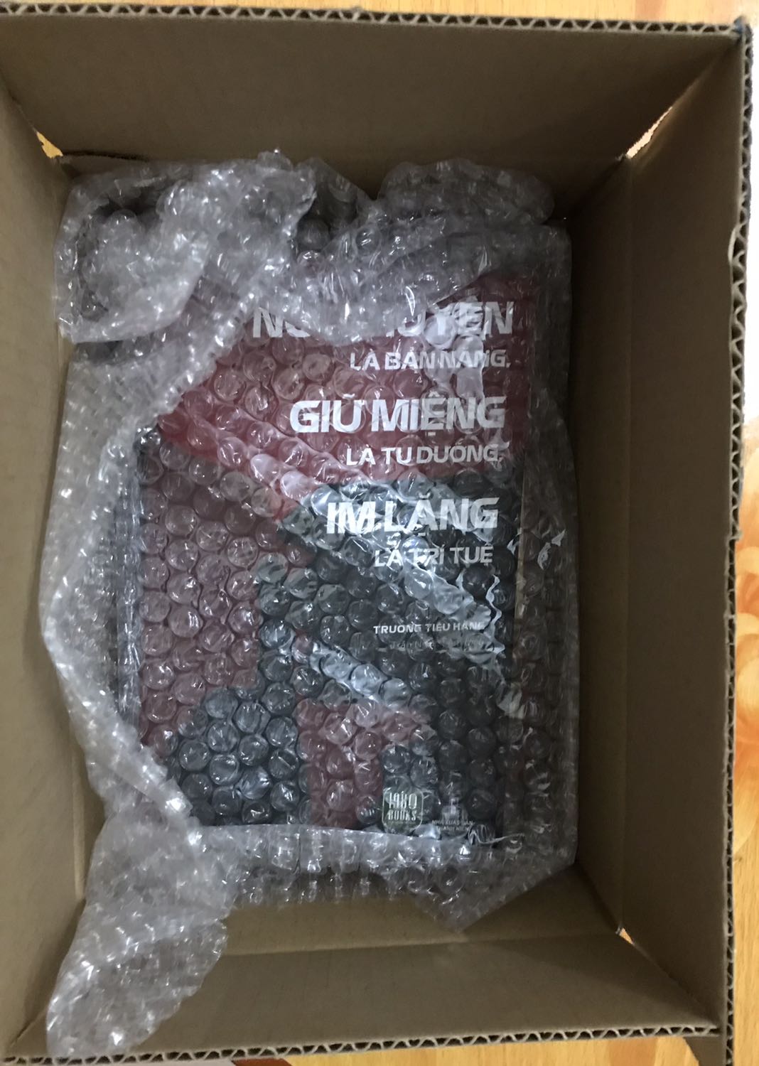 Đây là sách kỹ năng, những câu chuyện đời thường với văn hoá, gần gũi với văn hoá VN và dễ ứng dụng trong cuộc sống. 

Mình thường ko thích mua sách kỹ năng và ko hiểu nhầm lẫn thế nào lại chọn cuốn này. Tuy nhiên, mình ko thất vọng khi đã mua nó.

Cảm ơn Tiki vì dịch vụ rất tận tâm của bạn!