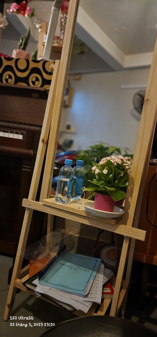 Gỗ thông non nên mua sơn bóng xịt, sơn phủ mặt 2 lần để Hạn Chế mối mọt. 
Kính khá tốt. Độ phản quang ko bị méo lộ. 
Túm lại hợp ng tận tái sử dụng....