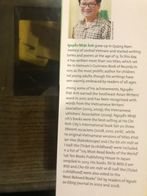 bọc cẩn thận nhưng chữ in ở phần giới thiệu bị lỗi, sách bị mẻ phần bìa