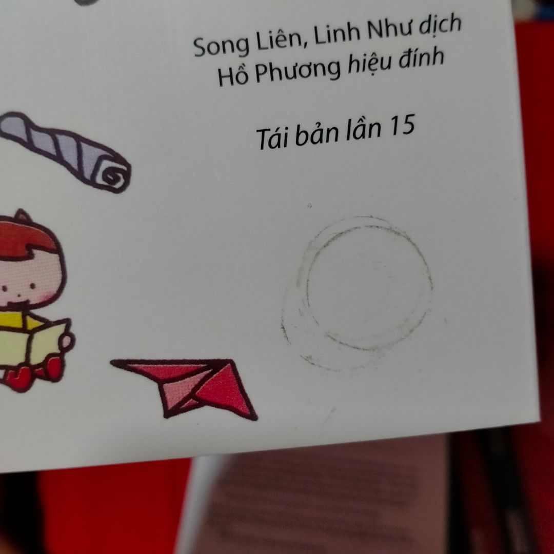 - Ngoài vết nhơ trên khiến sách khá bị mất thẩm mỹ thì còn lại khá ok
- Sp còn có cả truyện tranh nhỏ đễ đọc dễ hiểu và nhận dạng vấn đề hơn, khá dễ thương từ ngoài vào trong