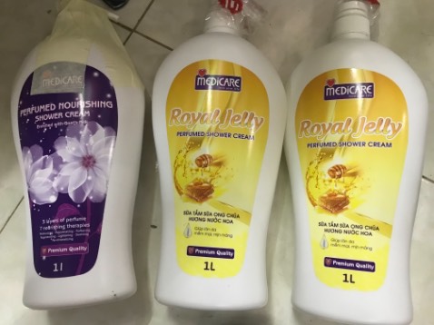 Dùng thích lắm, hương thơm, dung tích to đùng nên  dùng thoải mái luôn, không lo bị hết. Đang muốn mua thêm để tích dùng dần