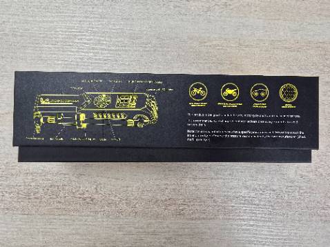 Sản phẩm đúng mô tả, vỏ nhựa cầm nắm chắc chắn, rất dễ sử dụng, nhẹ, rất gọn (chỉ dài 20cm), tiện lợi mang theo đi phượt hoặc sử dụng tại nhà. 
Bơm vỏ xe gắn máy nhanh.
Hơi ồn khi máy vận hành, nhưng chả sao. 
Đáng mua.