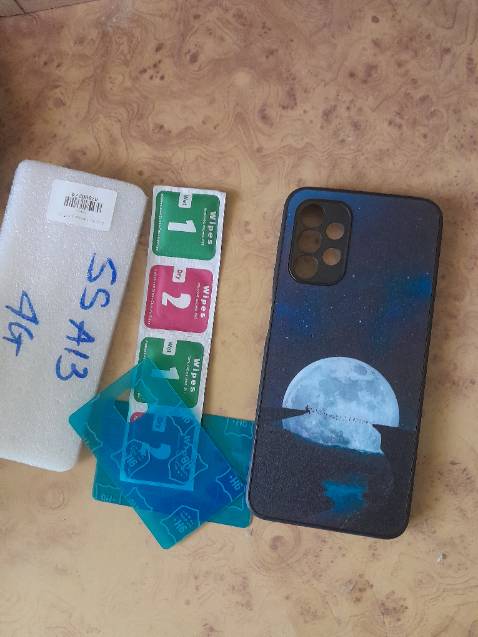 Miếng dán CCCD mà có màu xanh đậm như vậy nên bị che thông tin, không thể dùng được.