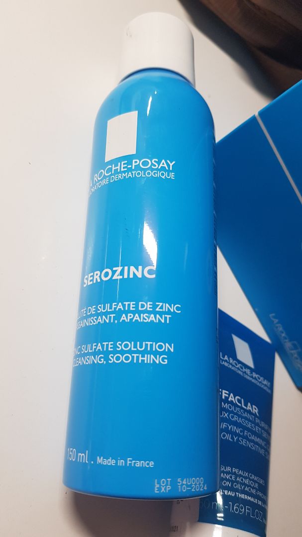 xịt phun sương rất nhỏ. Hợp da dầu
Có tặng SRM tuýp 50ml tiện lợi (pH 5.5 hợp da nhạy cảm nhưng mình từng xài tuýp này rồi mua chai 400ml thì rửa mặt da hơi căng dù ko phải SRM tẩy tbc. Nhiều ng dùng ổn nhưng mình thì ko hợp nên tùy cơ địa nữa)