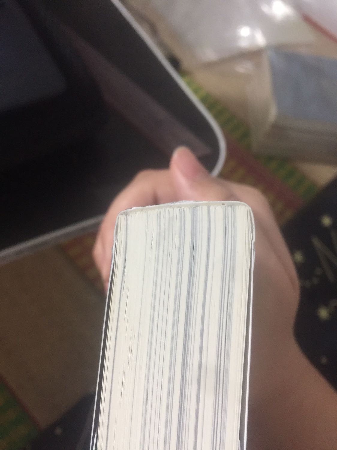 Cực kỳ thích bộ này thấy trên tiki thì đặt ngay 
Và kết quả muốn xĩu ngang
 t là người cực kỳ lười đánh giá nhưng mà cũng phải lên viết một cái :)) 
ĐIỂM CỘNG:
-  giao nhanh, phí rẻ
ĐIỂM TRỪ:
- Gáy xấu
- không chống sống
- rách mẹ cái gáy 🤡