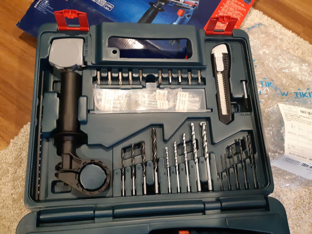 Hài lòng với sản phẩm chính hãng, sản xuất tại Malaysia. Tiki gom 3 đơn, giao hàng sớm thứ 2, trước khi mình đi làm nên đỡ phải chạy về nhận. Sản phẩm được đóng gói kỹ càng, vật dụng mới cứng, ngăn nắp. tối qua mình đã kiểm tra thử, máy chạy tốt, cầm chắc tay, không có mùi khét. Cảm ơn Tiki.