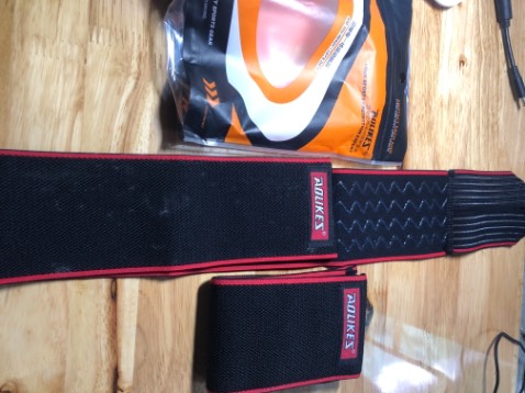 hàng như trên hình, mang vào thoải mái, không bị cộm chân. Chưa sử dụng nên chưa có đánh giá về chất lượng