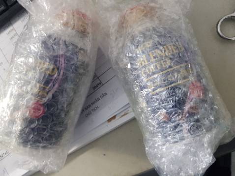 Ko phải chai thủy tinh dễ vỡ nhưng hàng vẫn đc gói bọc cẩn thận, uống cũng đc nhưng mà hơi mắc