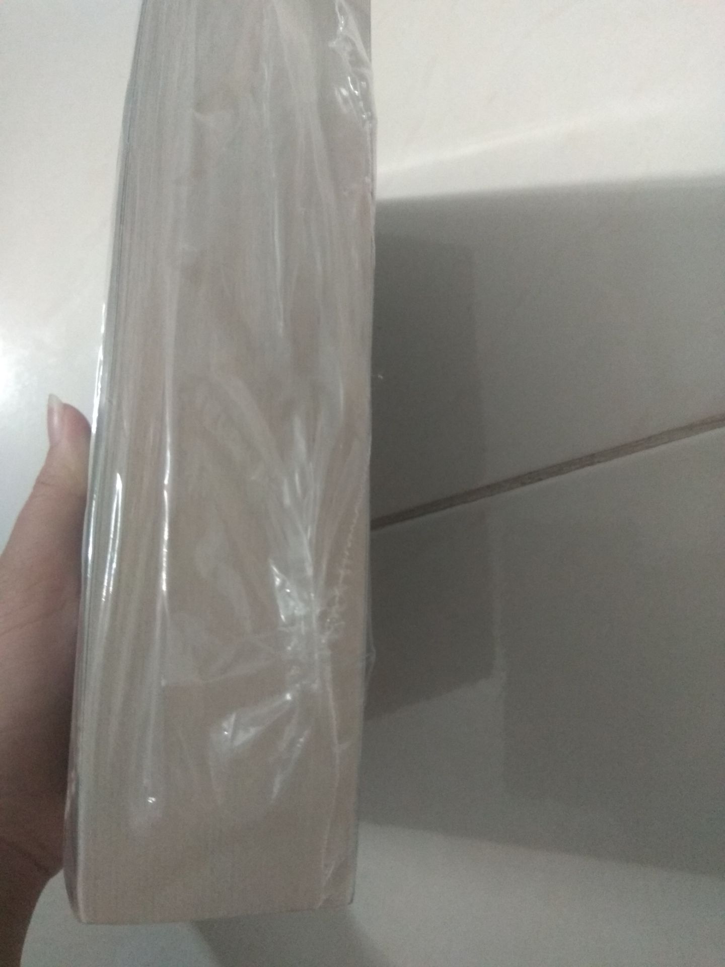 Fahasa giao hàng khá nhanh, 2 ngày đã tới nơi, sách được đóng gói rất kỹ