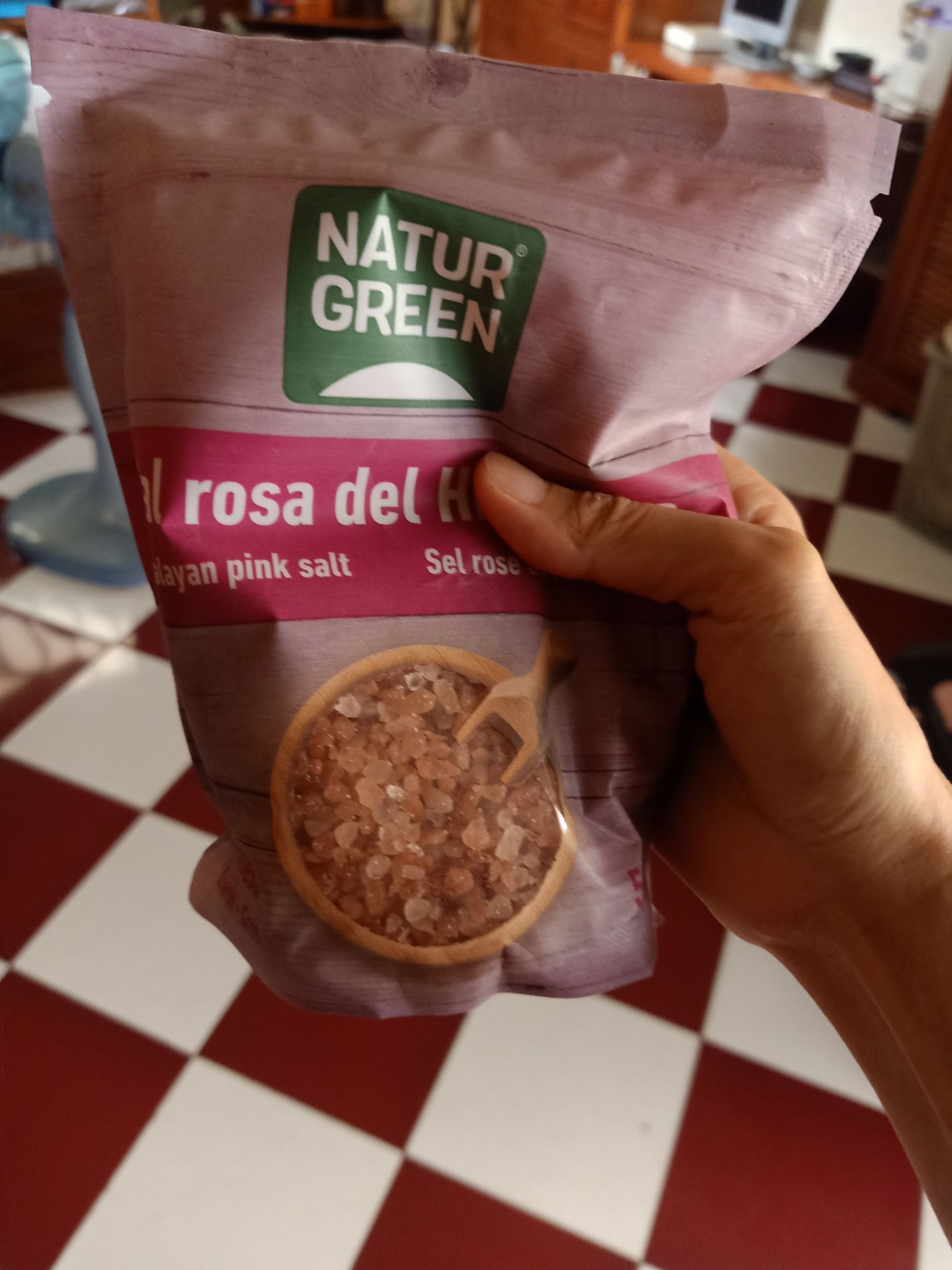 giao hàng nhanh, hạn sử dụng còn xa và muối này ăn tốt cho sức khoẻ