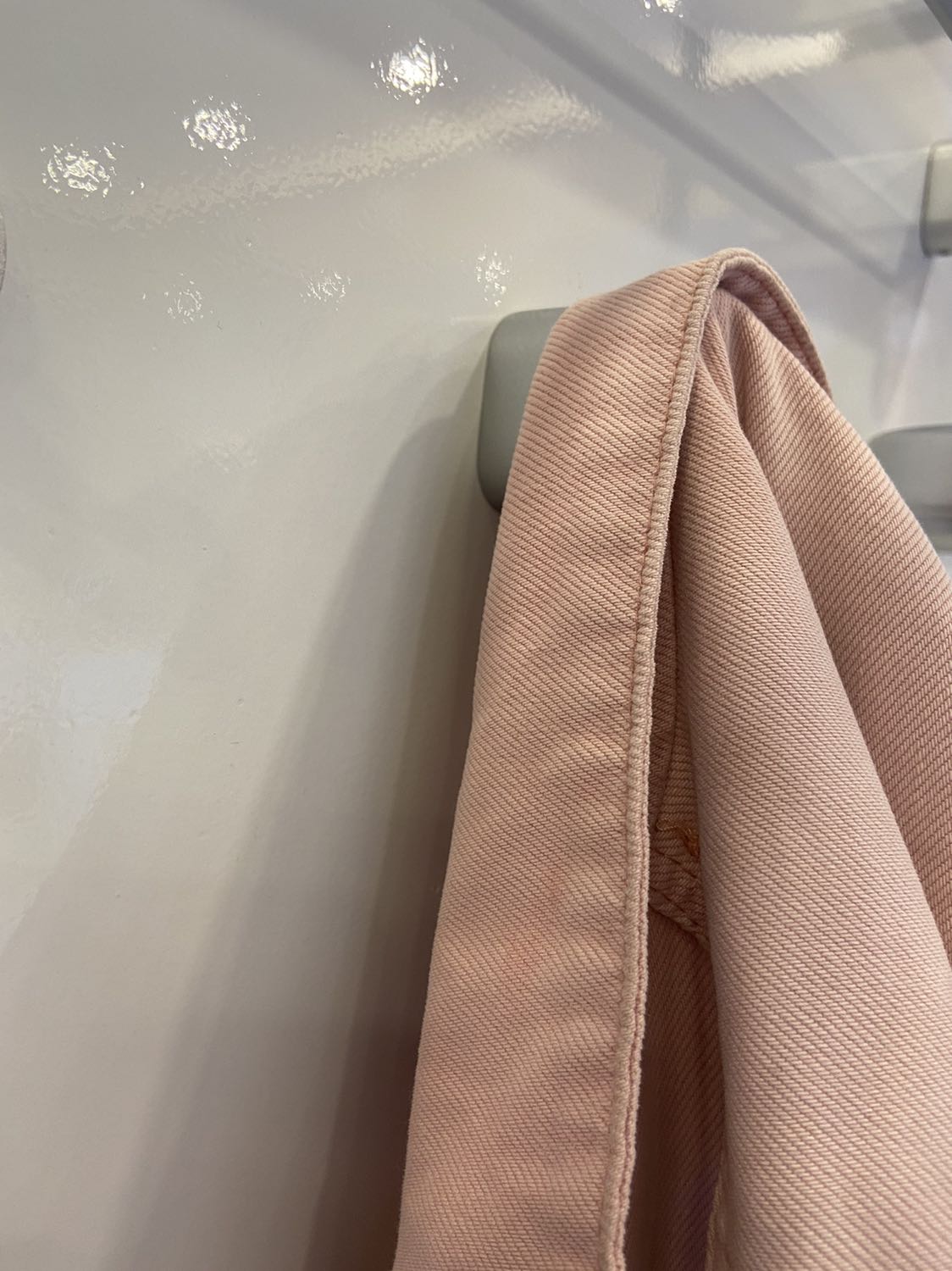 Móc đẹp, chắc, móc được nhiều đồ. Dễ lắp. Nên mua nhiều cái gắn sẽ đẹp hơn nhé mọi người