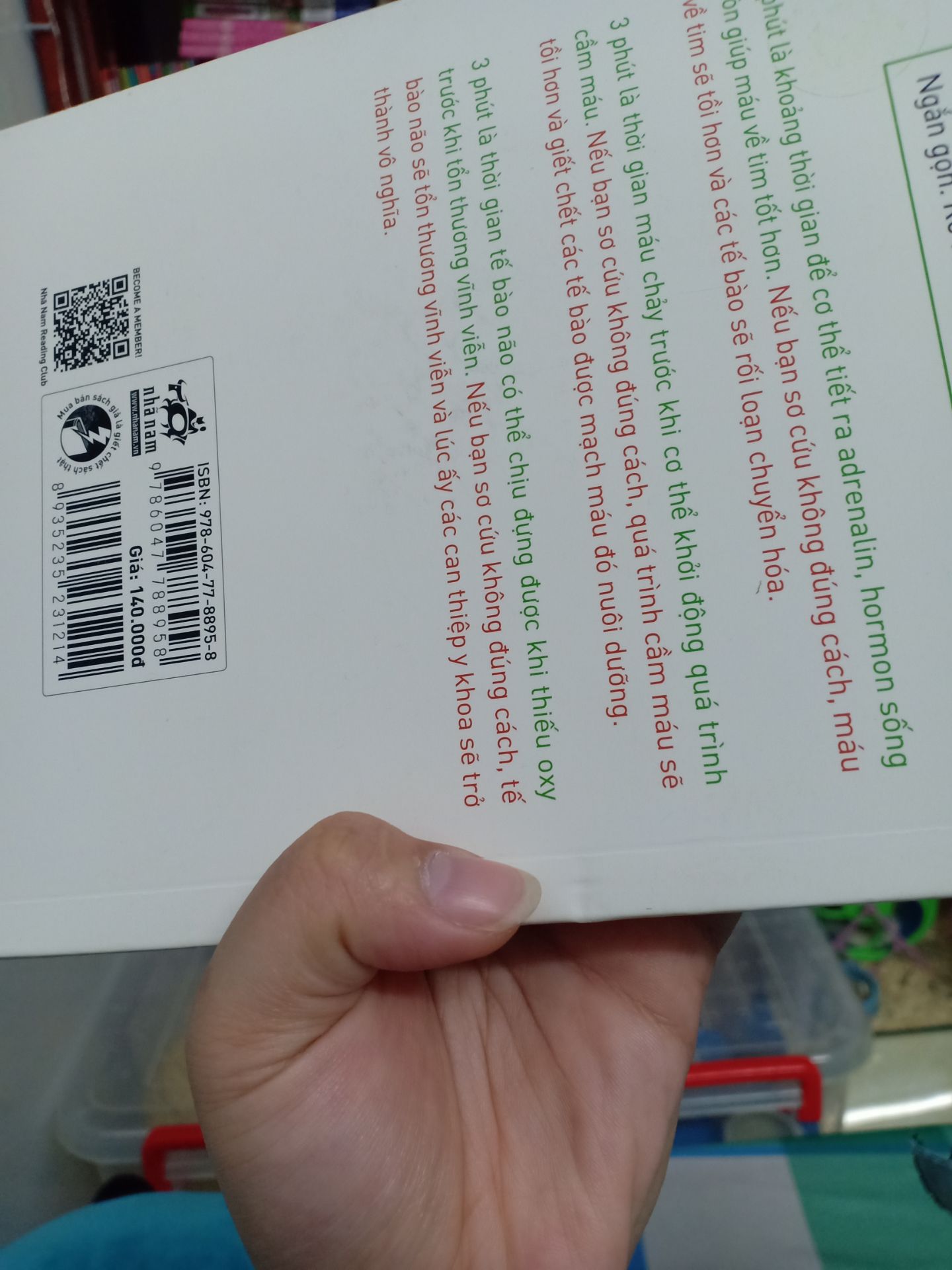Sản phẩm ok, mình muốn mua quyển này lâu rồi mà giờ mới có dịp. 2 lần đặt Tiki thấy đóng gói thì không có bọc chống sốc gì hết chỉ bỏ vào hộp thôi, hộp không móp méo mà mặt sau sách có vết lõm chắc bị từ trước. Sẽ còn ủng hộ nhé