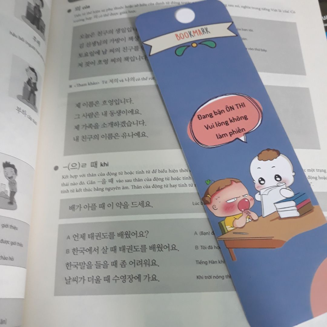 Sách còn mới tinh luôn nha mng. Vì tình hình dịch bệnh phức tạp nên giao hàng lâu hơn ngày thường, mình còn được tặng bookmark nữa thích ghê ?❤ Sách còn mới tinh luôn nha mng. Vì tình hình dịch bệnh phức tạp nên giao hàng lâu hơn ngày thường, mình còn được tặng bookmark nữa thích ghê ?❤
