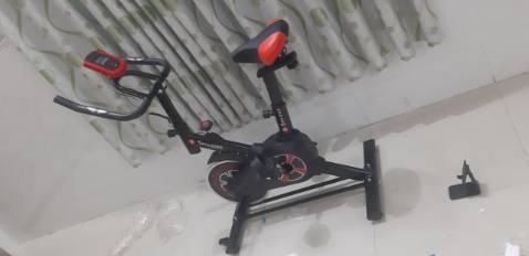 Mới nhận hàng tức thì, xe chạy êm dễ đạp, tập mới có 30 phút mà toát hết cả mồ hôi, tụi con nít cũng có thể tập được, có điều yên xe hơi cứng, nếu mà êm êm tí nữa thì tuyệt vời, nói chung nên mua nha mọi người, để trong nhà lúc nào rãnh có thể tranh thủ tập