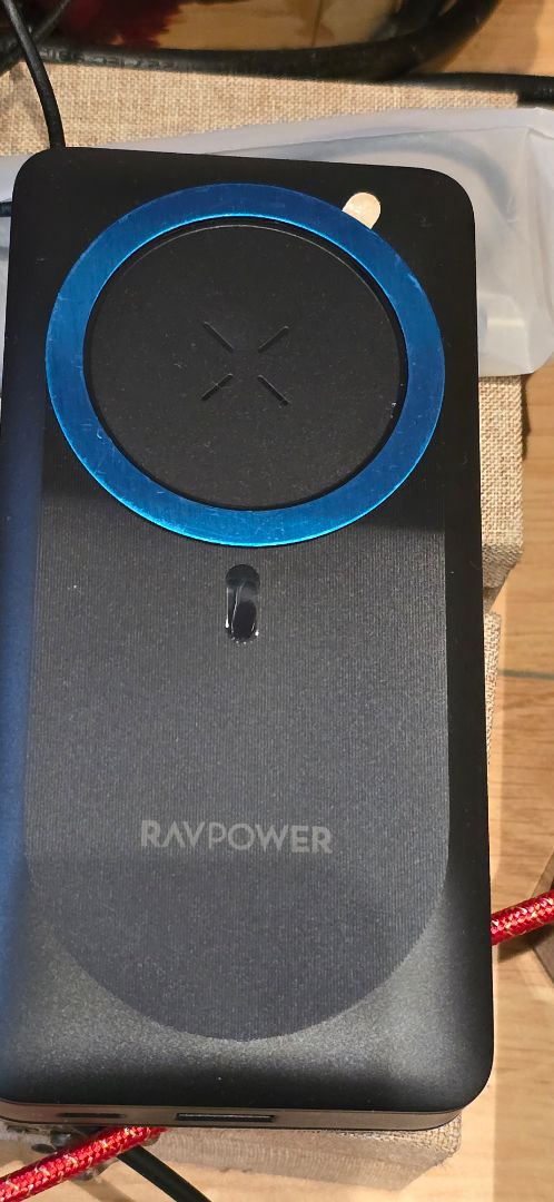 Sạc tạm ổn. Hình thức ổn, hơi to và nặng