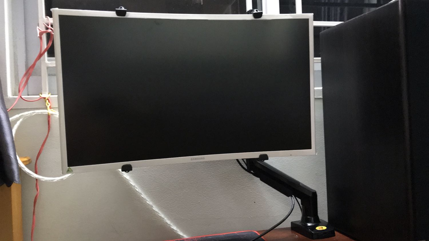 Sản phẩm quá tốt, chắc chắn. Nhưng nếu dùng màn 27 inch nên mua loại F100 cho đã hơn vì màn 27 inch hơi nặng.