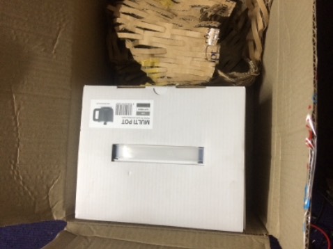 Nồi nhỏ gọn tiện dụng, thời gian nóng nhanh ok nắp kính dày đẹp, có kèm thêm vỉ nhựa hấp ok. Dây điện cứng cáp chắc chắn.
Đóng gói kĩ và chắc chắn