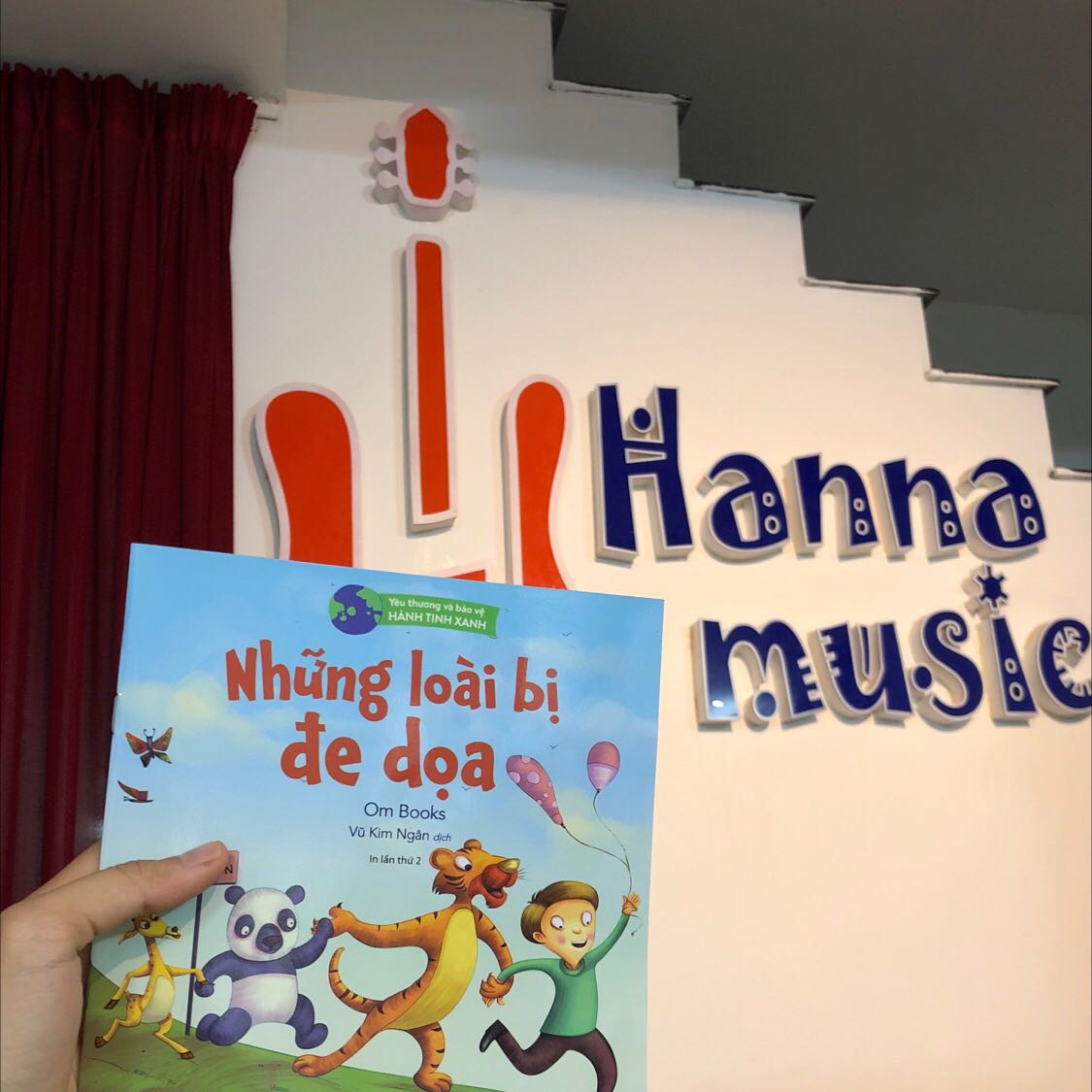 Kiến thức được lồng ghép dưới dạng câu chuyện kể khá sinh động và thú vị
Ngắn, dễ đọc
Sách đẹp, giấy tốt