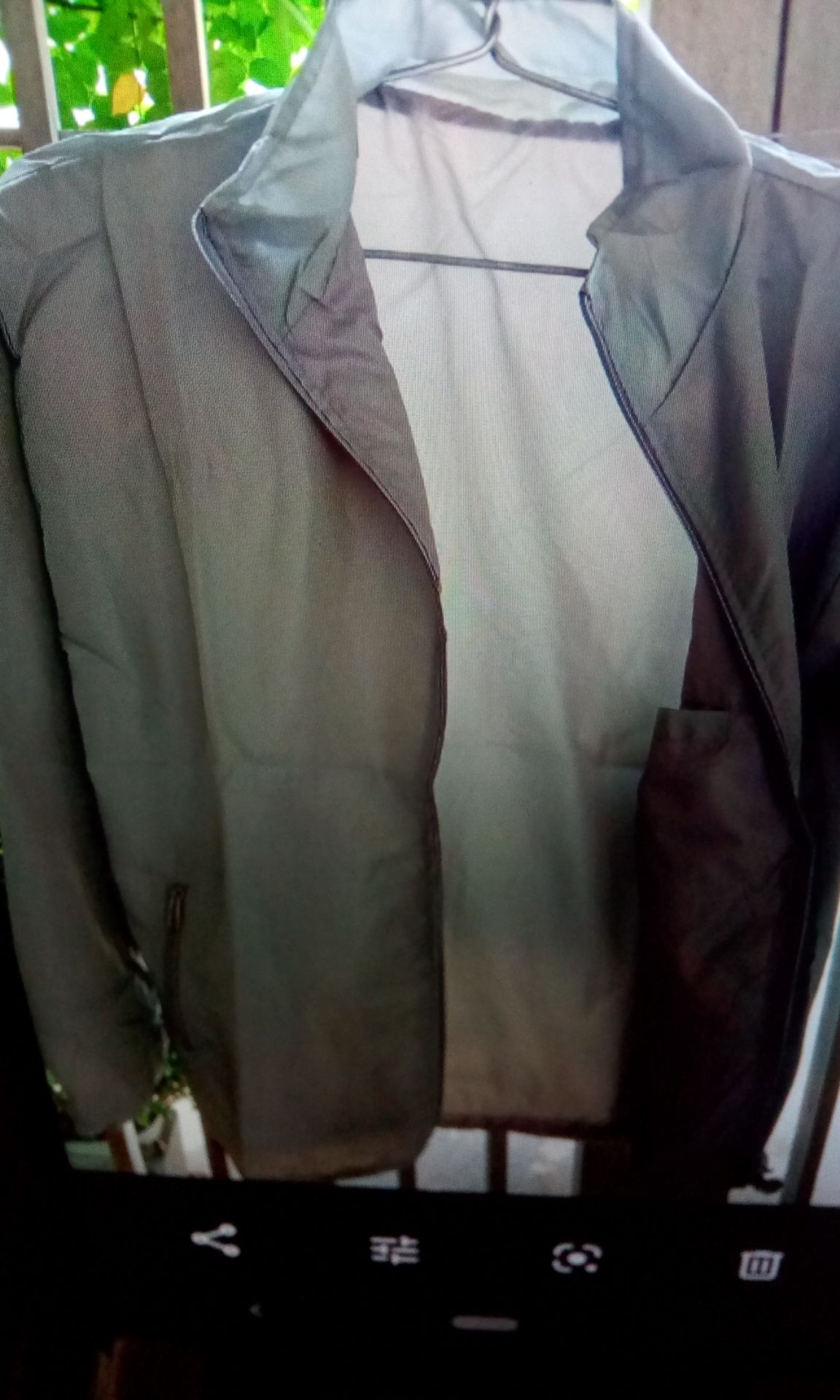 áo đẹp dù mỏng nhẹ sản phẩm đẹp.Tiki đóng gói kỹ đẹp.Cực kỳ hài lòng