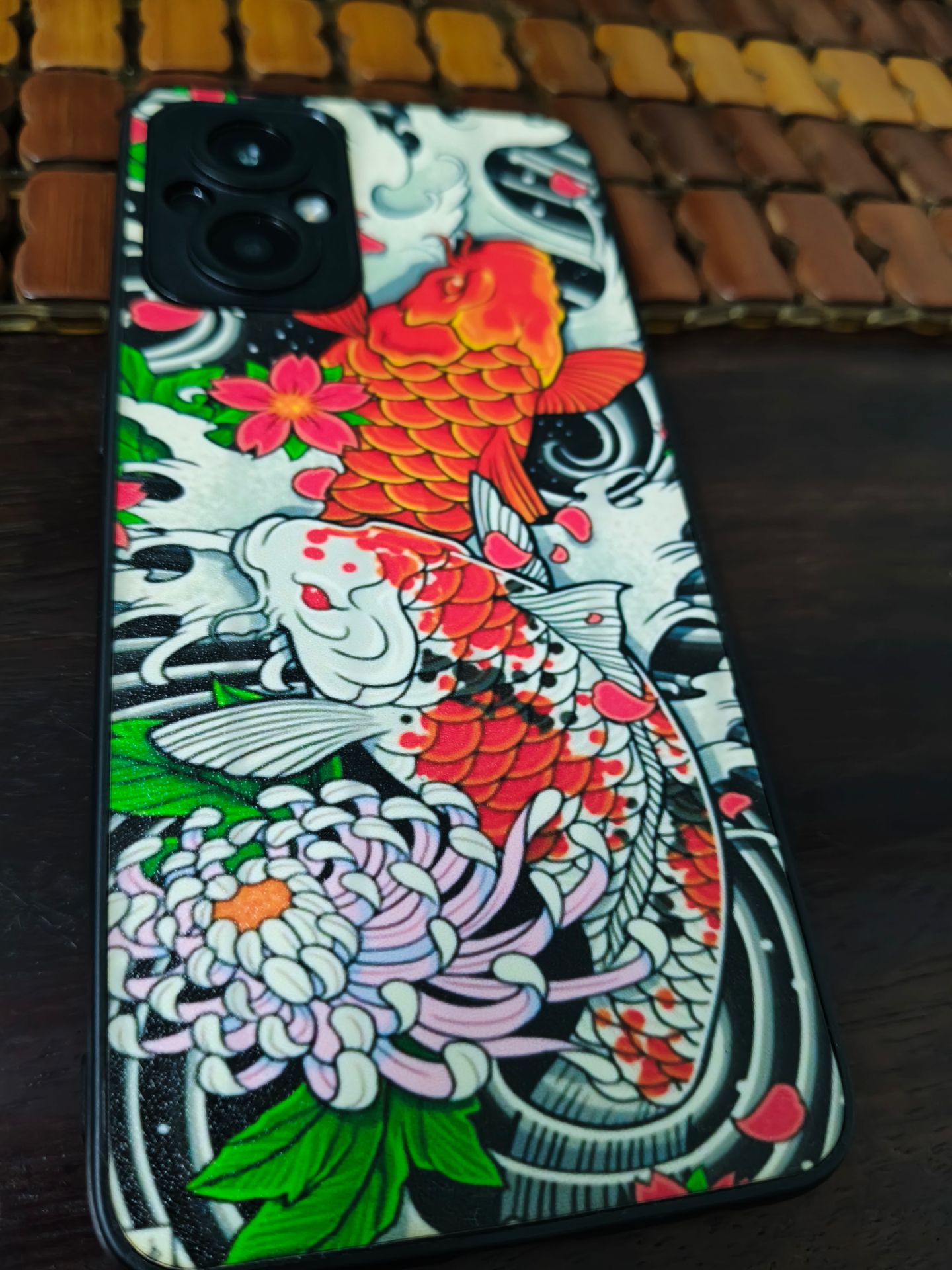 Thiết kế đẹp và giá cả vừa chỉ khâu dong gói ẩu quá.