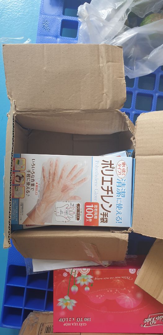 Mùa dịch này cần lắm bao tay này để xử lý các vật dụng chung đụng. Bộ này thật ưng ý luôn, hàng đẹp, đeo vừa tay, giá lại ổn. Bạn cũng nên dùng nó vào mùa dịch này, không chỉ trong nấu ăn nhé.