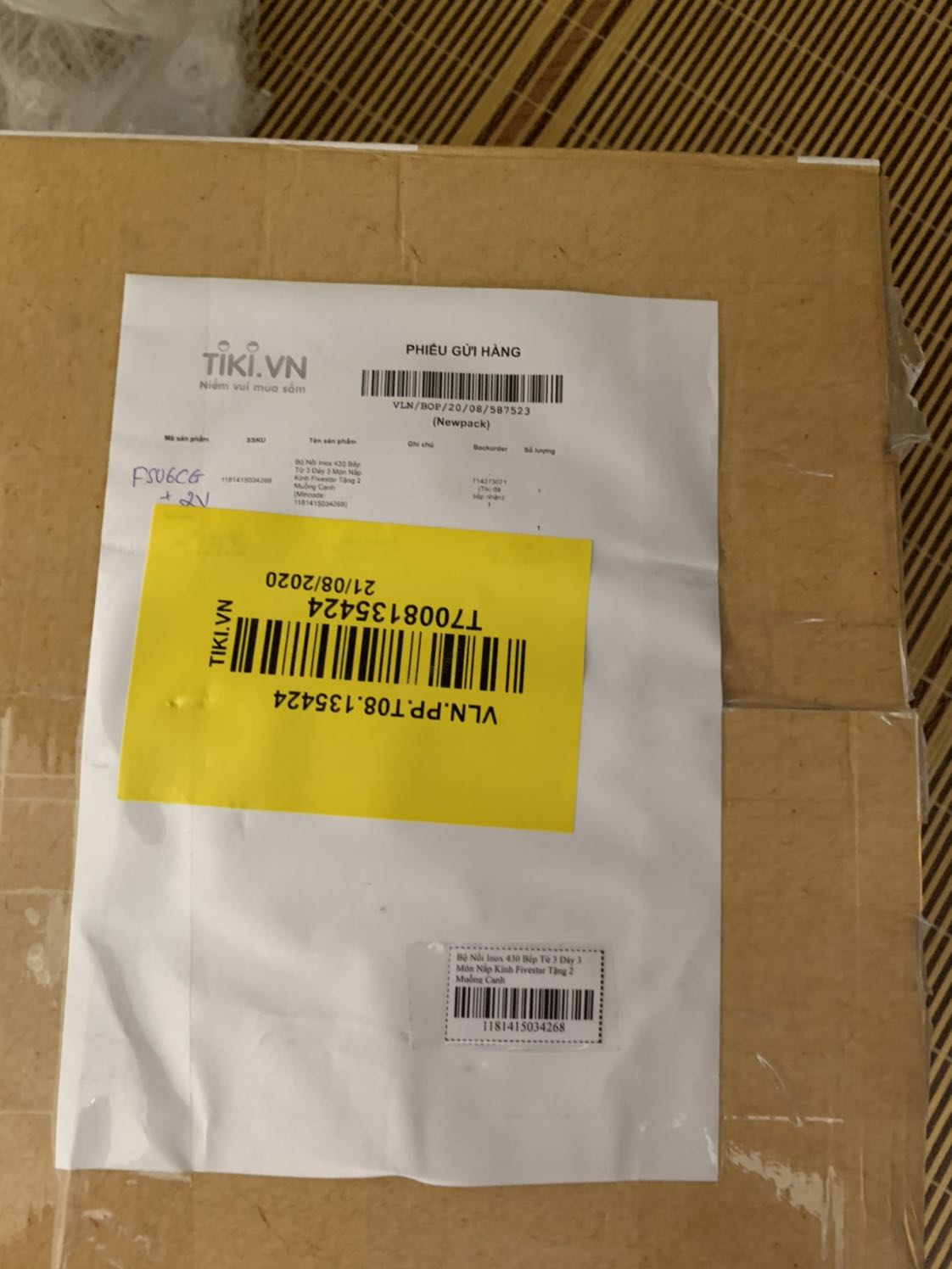 Đóng gói chắc chắn. Có chèn xốp bên trong thùng bìa kèm theo các lớp đệm vì nắp nồi là kính. 
Giao hàng sớm hơn dự kiến giao. 
Tuy nhiên cần xem xét lại khi mình phản hồi về trạng thái giao hàng mới đưoic giải quyết. 
Lỗi không phải ở nhà bán hàng nên vẫn đề nghị 5?