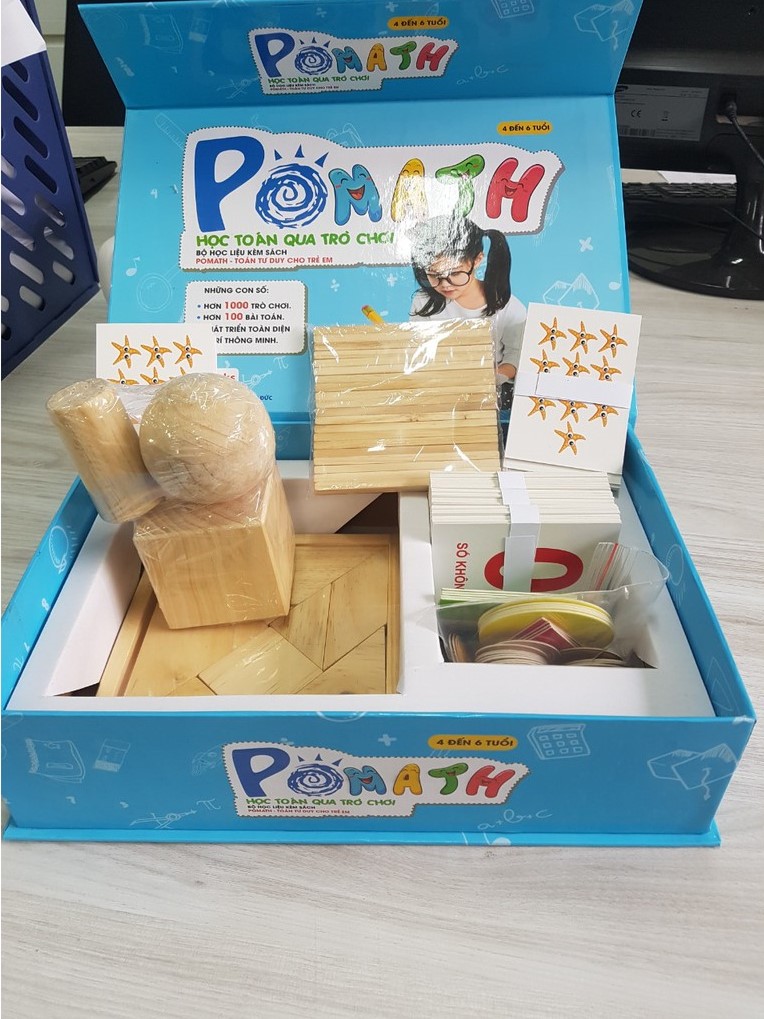 Sách được thiết kế khoa học, có bài tập kết hợp vs trò chơi + kiến thức sắp xếp từ dễ đến khó, nên trẻ học rất thích ko bị nản vì khó quá. Mình mua vài cuốn toán tư duy thì con đều chán ko học hết, vì bài tập sắp xếp lộn xộn, kiểu cóp nhặt từ các sách nước ngoài mỗi chỗ 1 tí.

Nên mua trọn bộ + bộ học liệu đi kèm để tăng hiệu quả