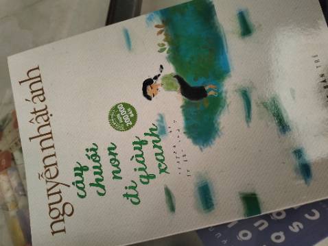 Về khoản giao hàng thì không phải nói luôn.đặt giao nhanh ạ
Shipper cũng dễ thương 
Về nội dung sách thì đọc một số đoạn trích là đặt sách về đọc liền mấy tiếng đồng hồ vì quá cuốn 😆. Sách nói về tình cảm ngây ngô của những đứa trẻ mới lớn chưa biết yêu là gì
Sách Bác Ánh toàn kiểu nhẹ nhàng bay bổng nên  khi đọc toàn thấy được thả hồn vô cuốn sách và quên hết mọi thứ xung quanh 🥰