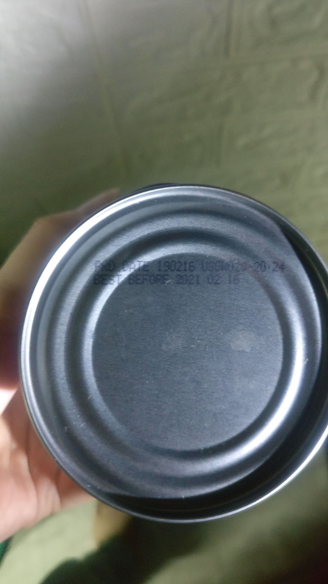 đợt này cá hơi nhão, hình như sắp thiu, mèo ko thích ăn như đợt trc nữa. ko biết có nên mua tiếp hay ko?