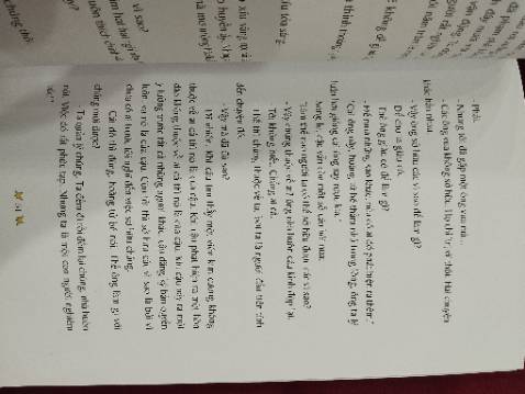 Mặc dù bìa sách rất đẹp nhưng không thể cứu vãn được nội dung. Mình đã thực sự từ bỏ không thể đọc được nữa vì câu văn lủng củng, những từ ngữ thật sự khó hiểu, ví dụ: lẫn ráo, song le,...