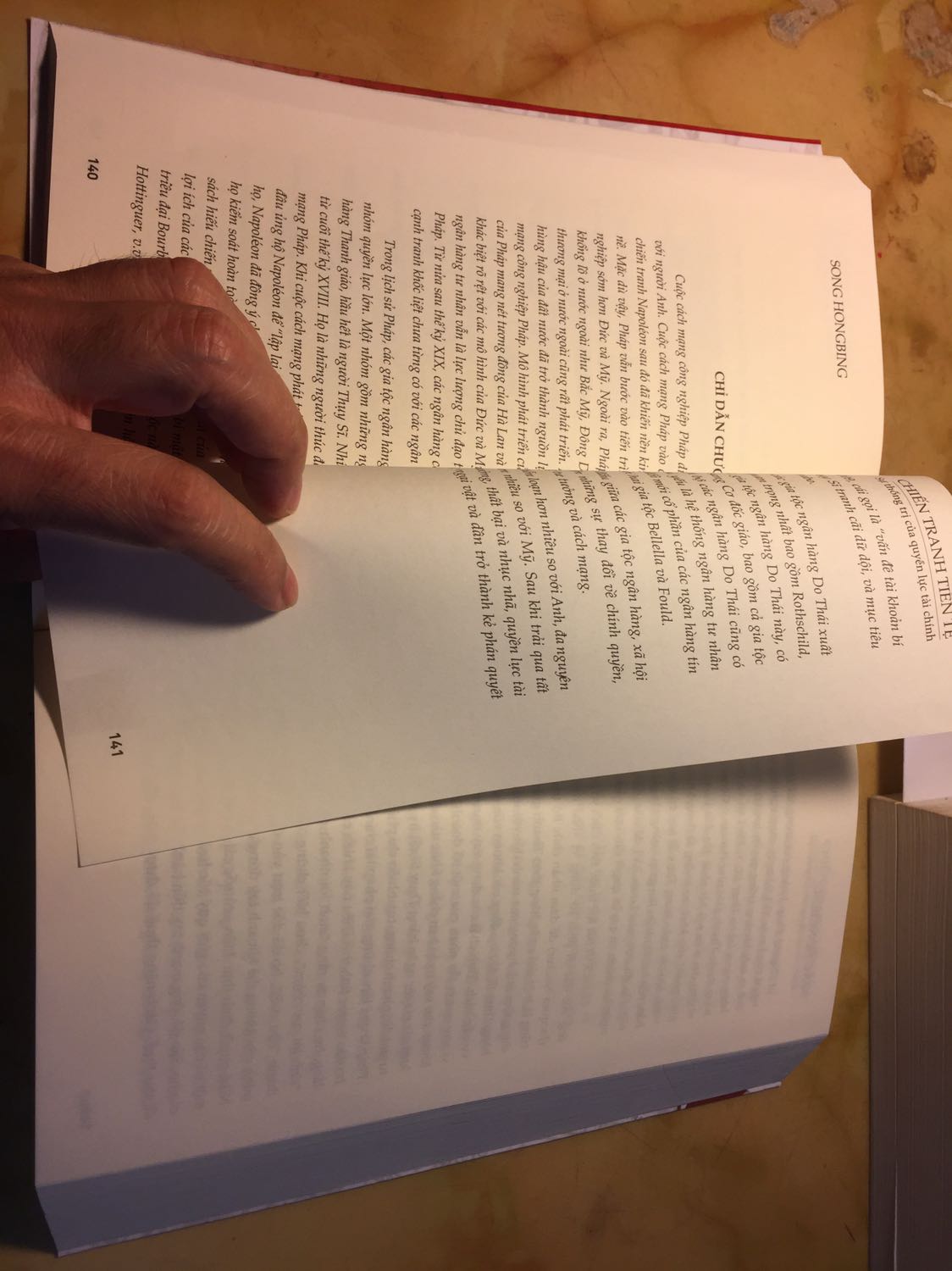 Sách giao bị lỗi mất nhiều trang, cụ thể như ảnh gửi kèm (vẫn chưa đủ vì app chỉ cho phép up 5 ảnh một lần nhận xét).
Tôi đề nghị trả lại sách và Tiki trả lại tiền đã mua hàng (bao gồm cả phí ship) cho tôi theo hoá đơn đã được xuất. 
Không thể chấp nhận được.