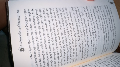 Sách tiếc là không có bookmark. Lầm đầu đọc sách của Đới Tây. Nếu hay sẽ tiếp tục ủng hộ cuốn 2 và 3. Tiki giao nhanh, lần này bọc bookcare cẩn thận và đủ.