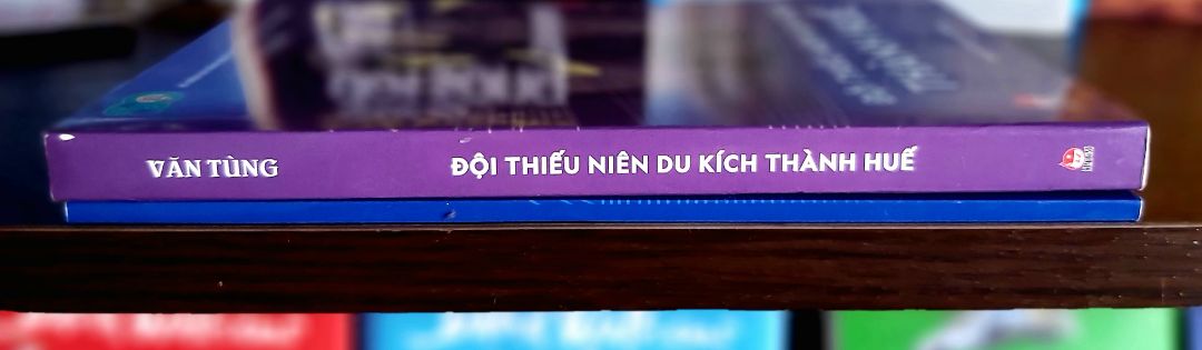 Cách kể chuyện chân thực, giản dị và nhiều chi tiết cảm động khiến cho ấn bản này được các bạn nhỏ thích thú. Mình luôn thích sách của NXB Kim Đồng. Đang trong thời điểm cách ly toàn tp nhưng Tiki vẫn đảm bảo giao hàng an toàn và tiện lợi. Ủng hộ Tiki lâu dài. Thanks!