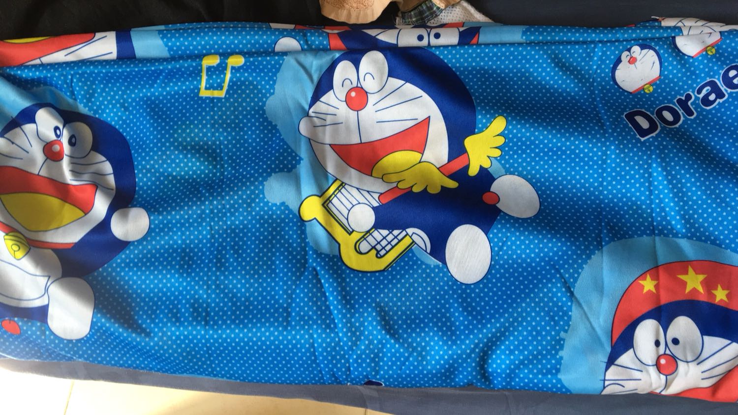 Chất liệu dày dặn. Giao màu ngẫu nhiên hợp lýyyyyy