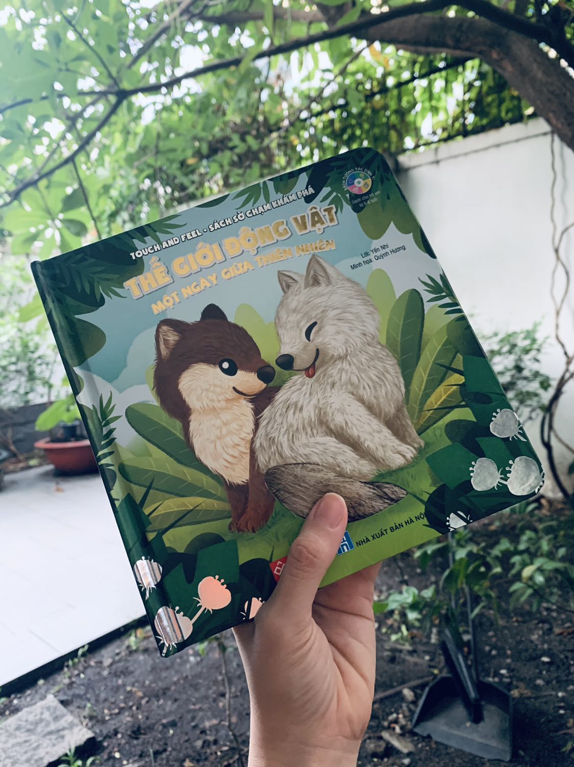 Con trai mình siêu thích luôn nhất là khu bạn được sờ trực tiếp lớp lông của các loài động vật dễ thương. Các mẹ nên mua cho bé.