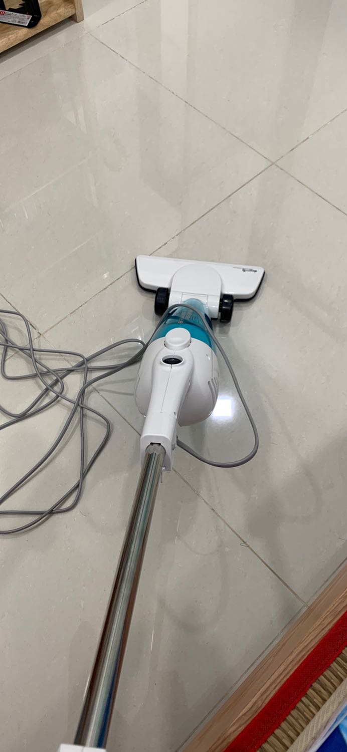 Khá rẻ, ok đối với mình, máy nhỏ gọn vì mình chỉ dùng chủ yếu hút gầm giường đầu tủ thôi. Máy kêu lớn như những loại máy hút bụi khác mình từng xài, máy nóng sau 5p sử dụng :)))) Gia vậy quá ok rồi. Hộp tiki giao tới đóng gói cẩn thận, đẹp nhìn cái muốn unbox liền. Không biết xài bền không