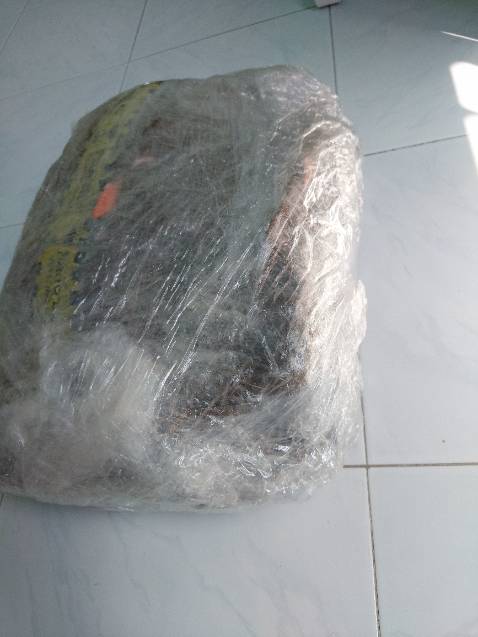 Chưa khui thùng hàng. Thùng bị ướt, có tình trạng bị vỡ sản phẩm. Đóng gói và vận chuyển quá tệ, nhìn vậy mà cũng giao cho khách được, cần khắc phục khi ngoại quan thùng hàng đã biến dạng thì đừng giao cho khách nữa nha. Còn khi lên ứng dụng gửi yêu cầu thì bắt khui thùng, khui chi cho khách hàng đóng gói lại nữa khi cả thùng hàng bị hư. Không tin tiki nữa nha.