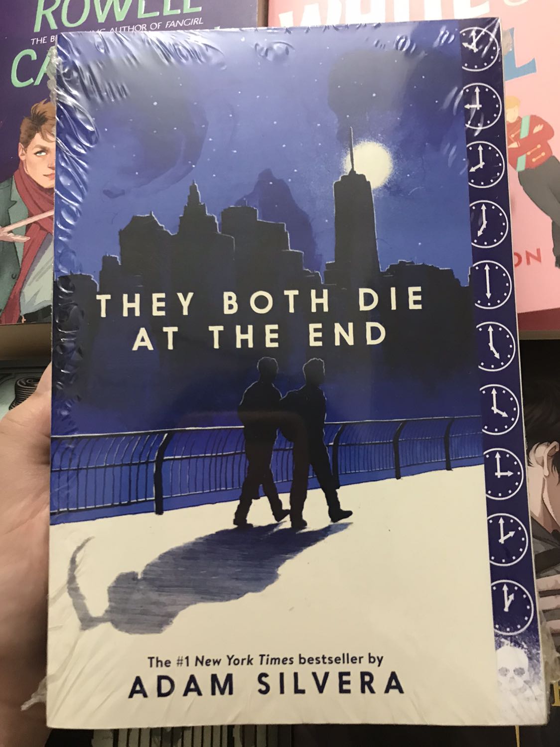 Lần này fahasa giao hàng thần tốc ghê = )), đặt chiều tối hôm trước mà sáng hsau đã được giao đến. Sách xinh xẻo được bọc cẩn thận như mọi lần.