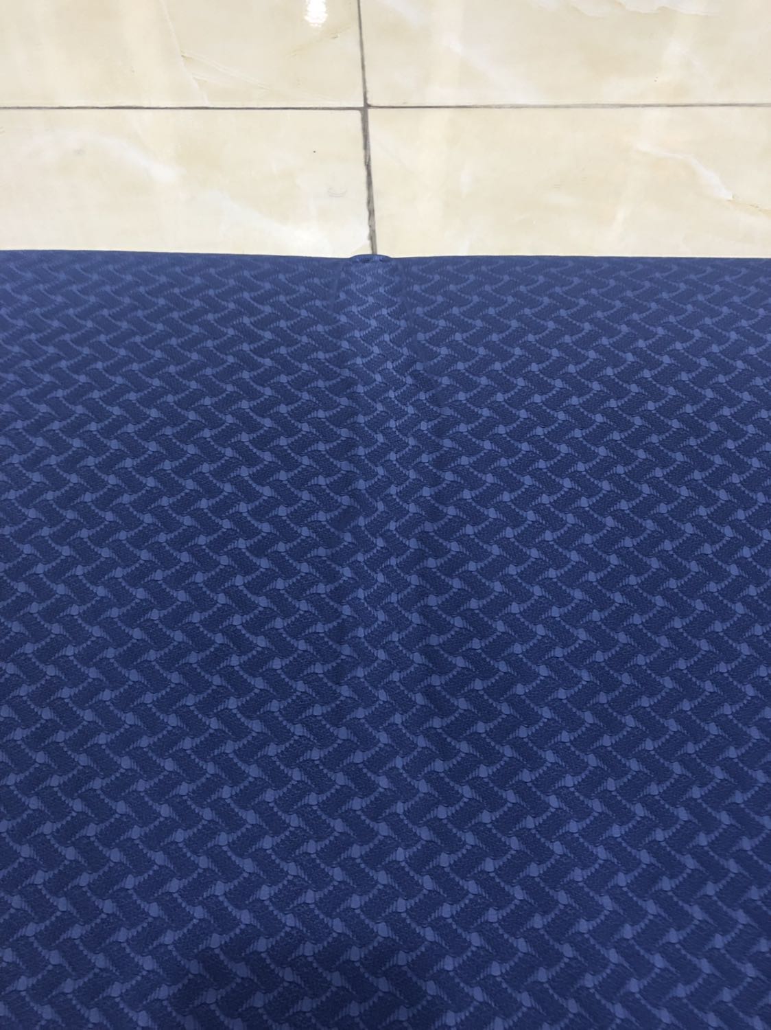 mình mua sản phẩm của shop này bị lỗi; vẫn sử dụng được nhưng có cảm giác là hàng dạt thay vì huỷ mà shop vẫn bán cho khách; Tiki nên rút kinh nghiệm.