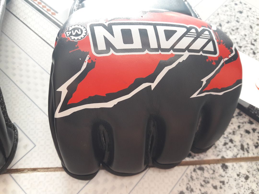 Thiết kế ngầu . Chất liệu cao cấp . Shop bán giá rẻ hơn shop khác . Nên đăng bán vỏ bao cát loại dây xích để khách hàng mua thêm . Thiết kế ngầu . Chất liệu cao cấp . Shop bán giá rẻ hơn shop khác . Nên đăng bán vỏ bao cát loại dây xích để khách hàng mua thêm .