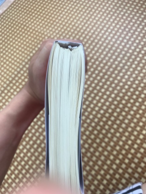 Sách sai lỗi chính tả nhiều , chất lượng in tệ và nhìn giống như là sách giả vậy !!