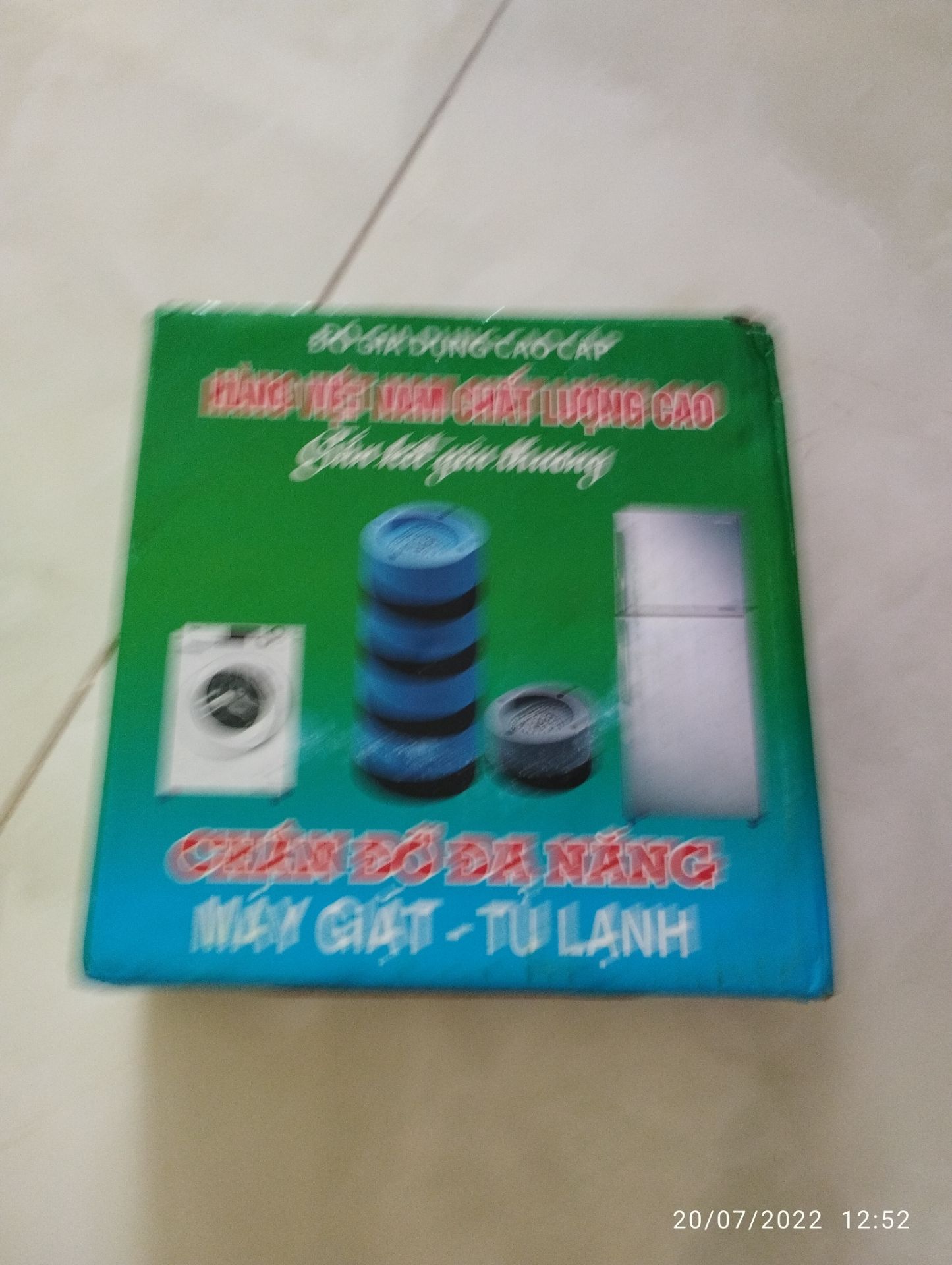 thất vọng chỉ là 4 cục cao su đặc không khác gì kê miếng gỗ còn đẹp hơn nhưng chỉ vừa hai chân sau còn hai chân trước không vừa phải lật ngược không có lò so chống đứng cho máy giặt nếu mua vé kê máy giặt không nên mua