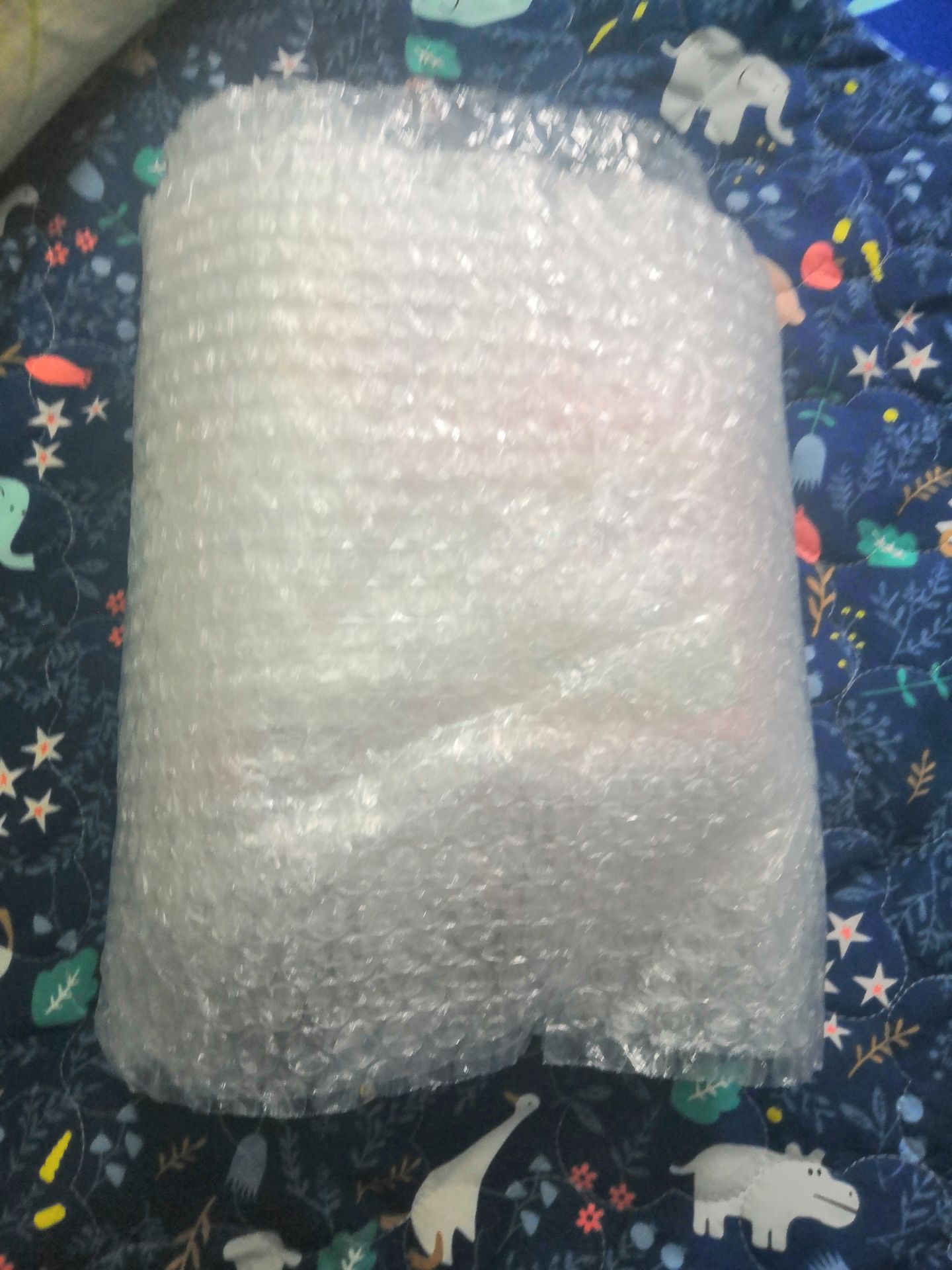 sản phẩm đúng như hình ảnh miêu tả, màu đẹp xịn lắm nha, hộp màu có hơi lộn xộn do vận chuyển 1 xíu nhưng bút vẫn oke không bị gãy gì cả